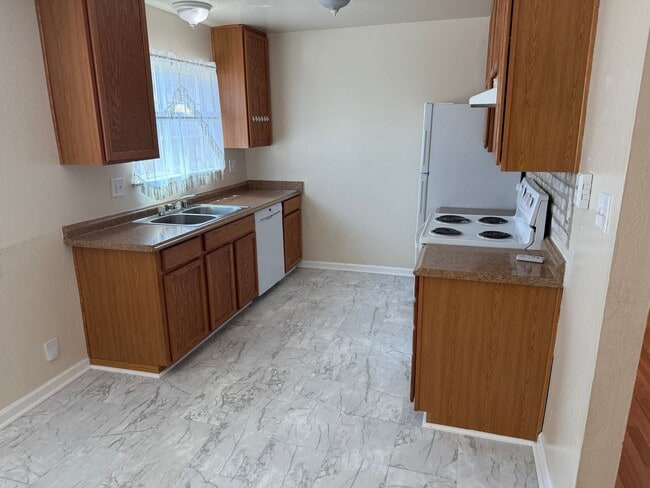 2225 Hillsborough Ct in Concord, CA - Building Photo - Building Photo