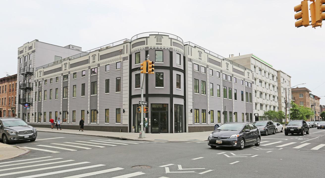 Alhambra Luxury Lofts in Brooklyn, NY - Foto de edificio