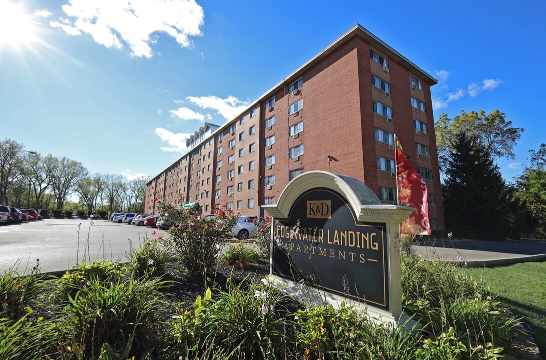 Edgewater Landing in Cleveland, OH - Foto de edificio