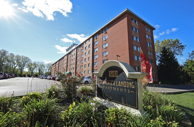 Edgewater Landing in Cleveland, OH - Foto de edificio - Building Photo