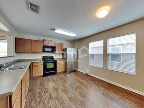 9314 Silver Vis in San Antonio, TX - Foto de edificio - Building Photo