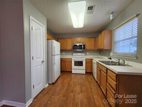 6830 Babbling Brook Ln in Concord, NC - Building Photo - Building Photo