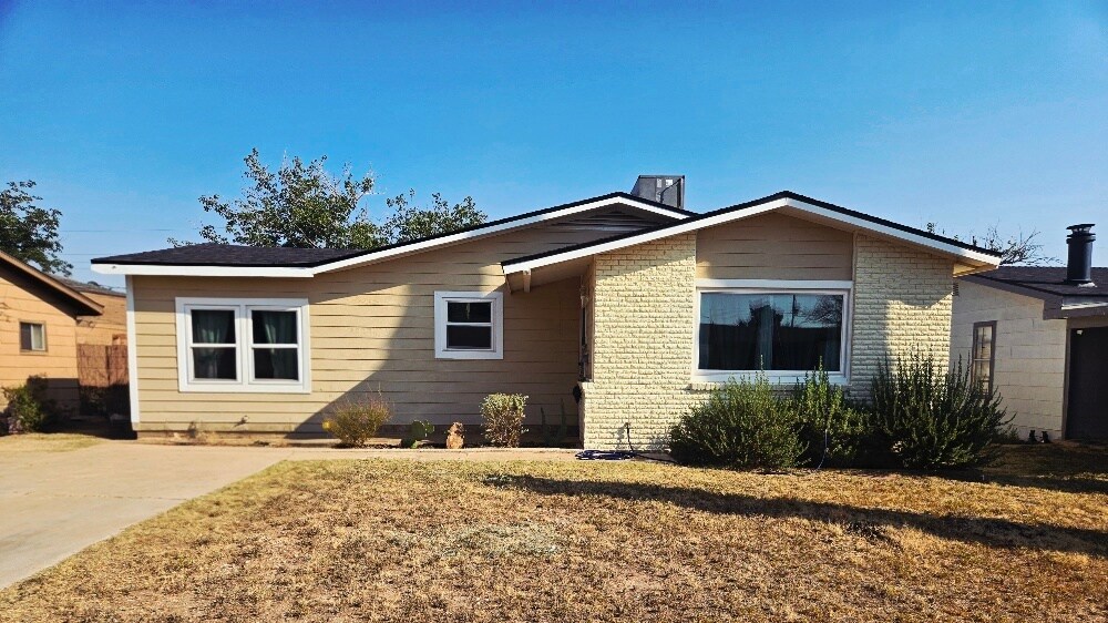 920 W 40th St in Odessa, TX - Building Photo