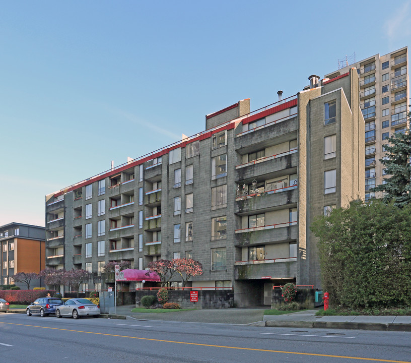 1155 Pacific St in Vancouver, BC - Building Photo