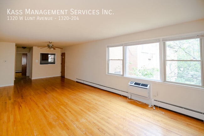 1320 W Lunt Ave in Chicago, IL - Building Photo - Building Photo