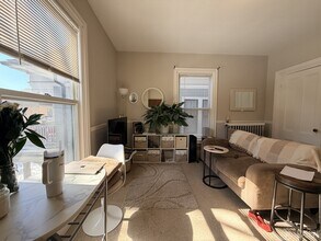 8 A Forest St, Unit 2R in Cambridge, MA - Building Photo - Building Photo