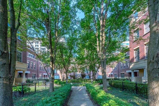 property at 1942 S Prairie Ave