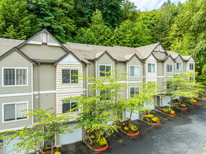 18505 SE Newport Way in Issaquah, WA - Building Photo - Building Photo