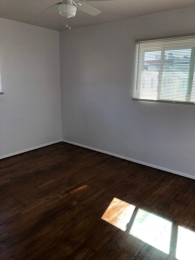 1210 N New Hampshire Ave in Los Angeles, CA - Building Photo - Building Photo