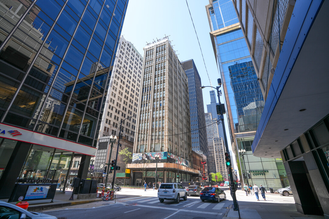 200 S State St in Chicago, IL - Building Photo