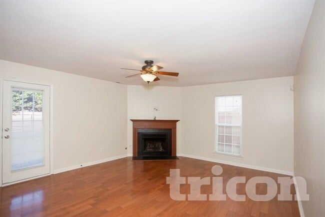 1404 Weston Ln in Spring Hill, TN - Foto de edificio - Building Photo