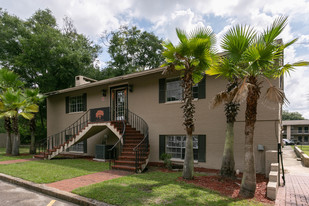 Chelsea Courtyards Apartments