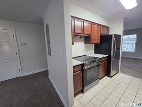 31 Fairgate Dr in Stamford, CT - Foto de edificio - Building Photo