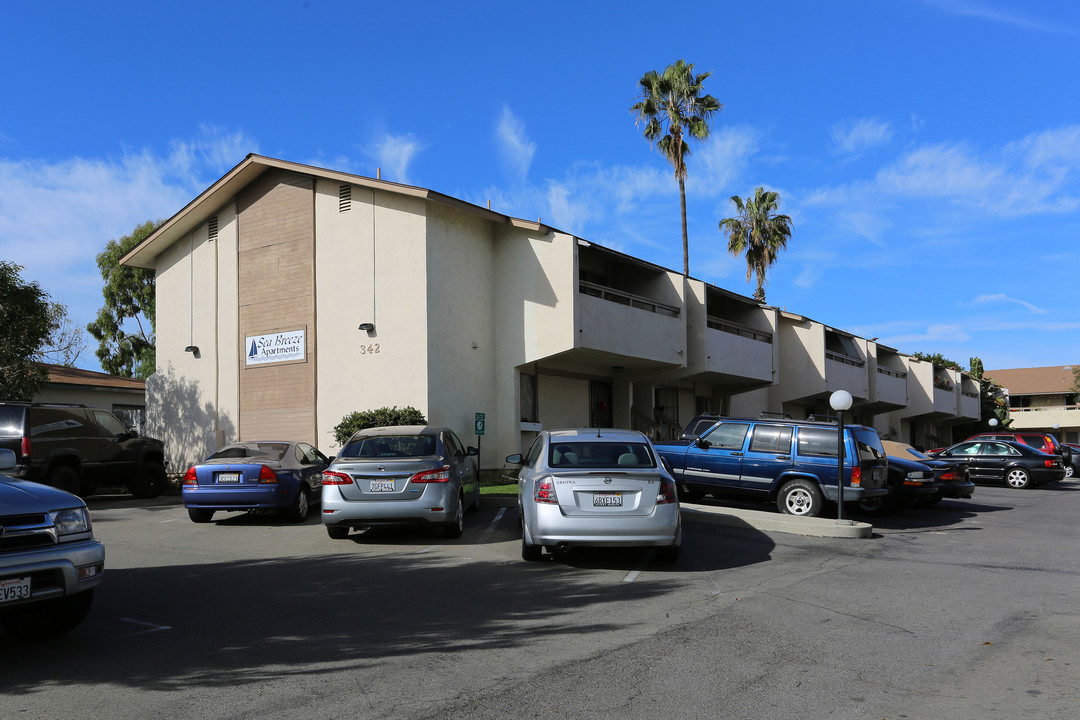 Sea Breeze Apartments in Carlsbad, CA - Building Photo