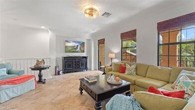 8965 Malibu Ln in Naples, FL - Foto de edificio - Building Photo