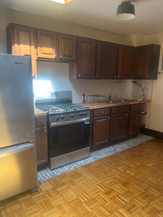 582 Saint Marks Ave, Unit 4 in Brooklyn, NY - Building Photo