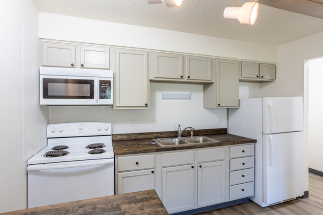 Lakewood Hills Apartments