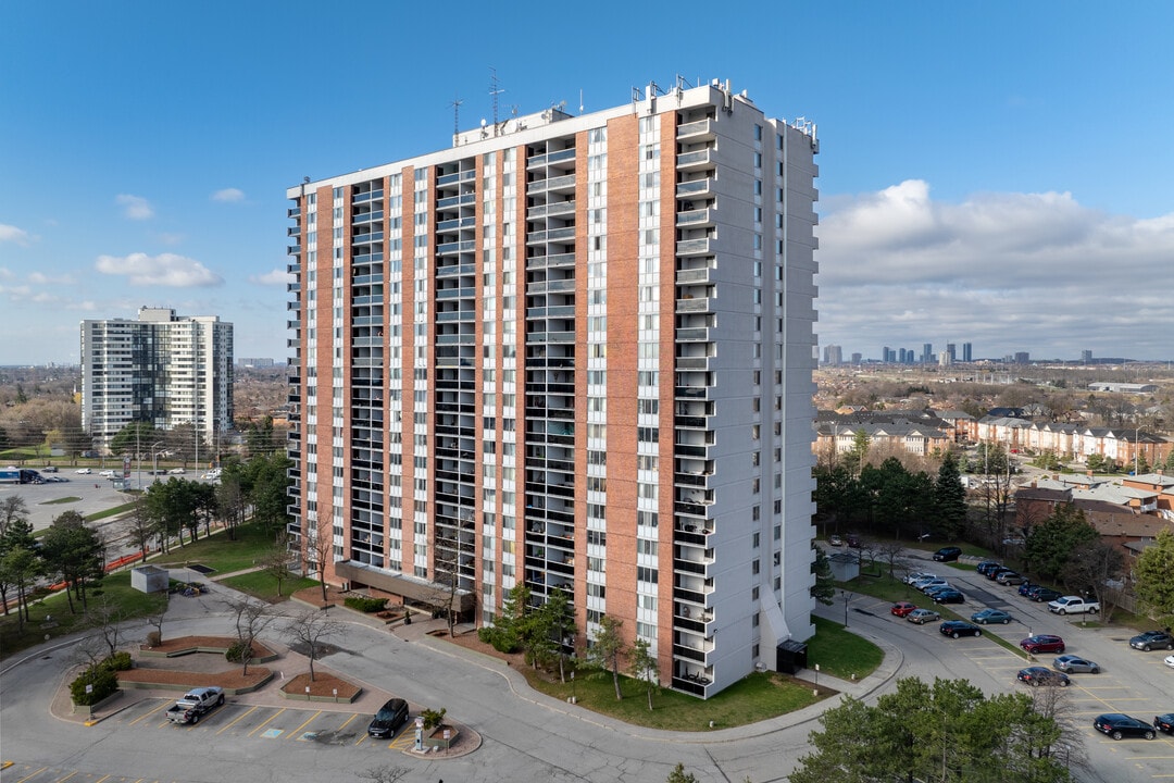 1315 Bough Beeches Blvd in Mississauga, ON - Building Photo