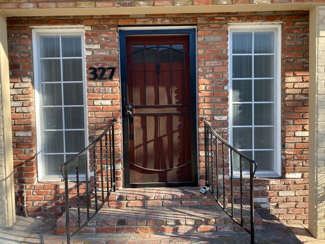 327 Laurel St in San Diego, CA - Building Photo - Building Photo