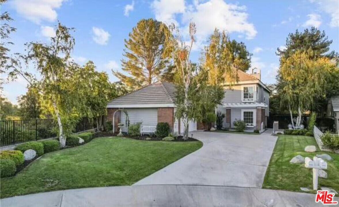 26068 Charonne Ct in Santa Clarita, CA - Building Photo