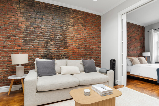 118 Christopher St, Unit FL5-ID1826 in New York, NY - Building Photo - Building Photo