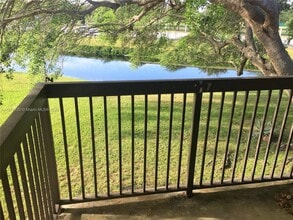 6061 Shaker Wood Cir in Tamarac, FL - Building Photo - Building Photo