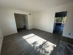 106 Gill Way in Benicia, CA - Foto de edificio - Building Photo