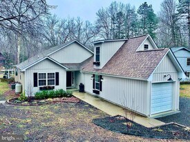 1206 Eastover Pkwy in Locust Grove, VA - Building Photo