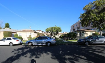 231-235 E Valencia Ave in Burbank, CA - Building Photo - Building Photo