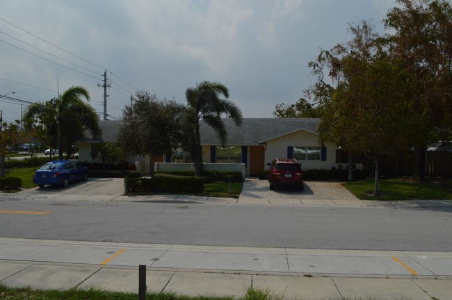 FourPlex Apartment Building in Delray Beach, FL - Building Photo - Building Photo