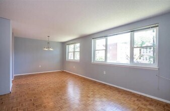 887 Farmington Ave in West Hartford, CT - Building Photo - Building Photo