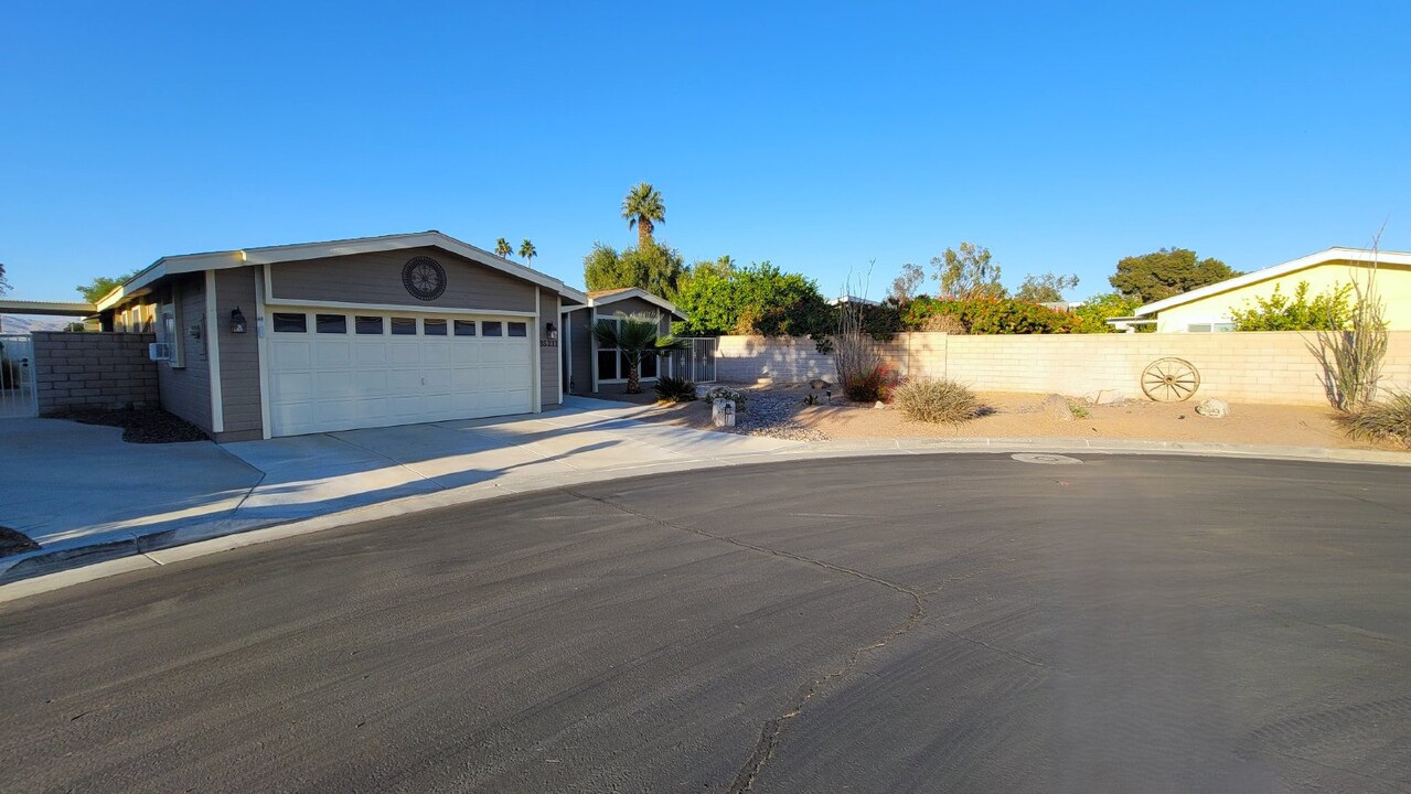 35211 Sand Rock Rd in Thousand Palms, CA - Foto de edificio