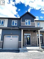 511 Moyard Dr in Ottawa, ON - Building Photo