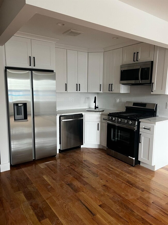 property at 7225 Hillmeyer Ave