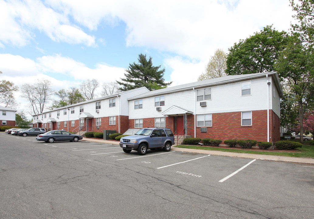 Hilltop Apartments in Chicopee, MA - Foto de edificio