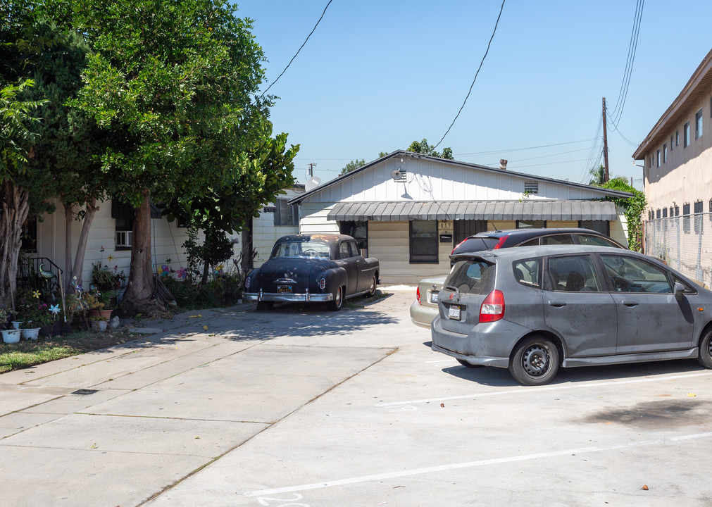 819 S Greenwood Ave in Montebello, CA - Building Photo