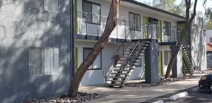 The Grove in Tucson, AZ - Foto de edificio - Building Photo