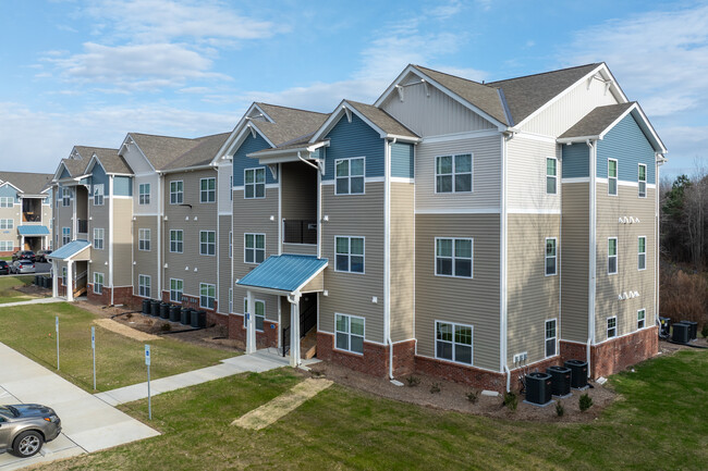 The Retreat at Selma in Selma, NC - Building Photo - Building Photo