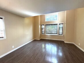 2411 E Yesler Wy in Seattle, WA - Building Photo - Building Photo