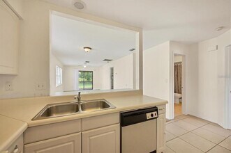 26142 EXPLORER in Port Charlotte, FL - Foto de edificio - Building Photo