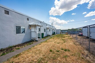 240 E Main St in Klamath Falls, OR - Building Photo - Building Photo