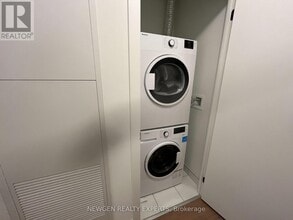 5 Quarrington Ln in Toronto, ON - Building Photo - Building Photo