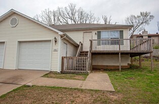 2484 N Brophy Cir in Fayetteville, AR - Building Photo