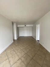 3720 NW 88th Ave in Sunrise, FL - Building Photo - Building Photo