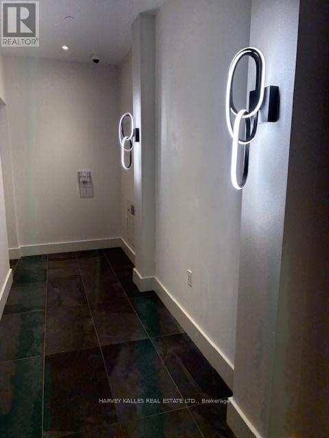 2075 King Rd in King City, ON - Building Photo - Building Photo