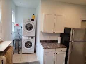 211 Ontario St, Unit 1 in Albany, NY - Foto de edificio - Building Photo