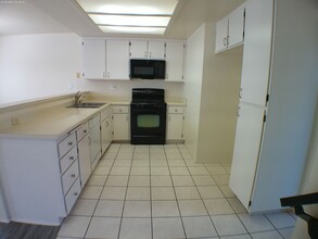 39101 Agua Vista, Unit Apt A in Murrieta, CA - Foto de edificio - Building Photo