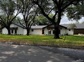 24 Susan Dr in Edinburg, TX - Building Photo