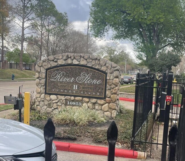 3035 Walnut Bend Ln in Houston, TX - Building Photo - Building Photo