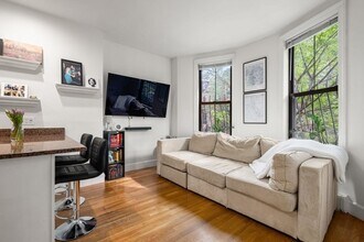 20 Concord Sq, Unit 2 in Boston, MA - Building Photo - Building Photo